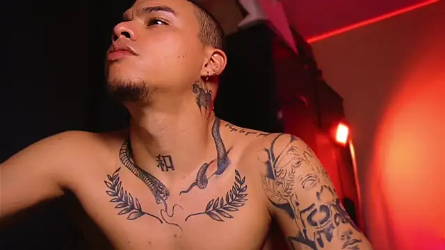 AlphaMasterXxx's Live XXX Chat