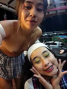 l0lita_emiのライブXXXチャット