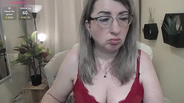 KKMimiKK 现场XXX聊天