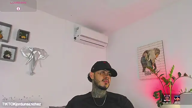 Chatroom XXX en direct de JordanSmiith_