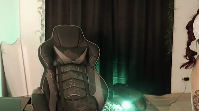 lizzy-c-e-e's Live XXX Chat