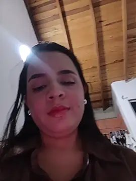 Julieth_hot-69 élő XXX-chatje