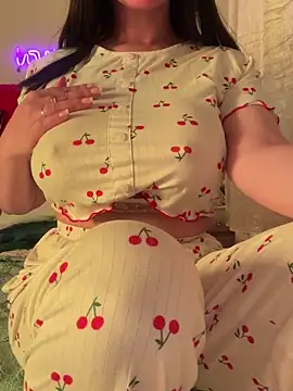 OnlyRima élő XXX-chatje