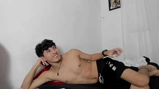 Chat +18 de Laura_and_Kevin ao vivo