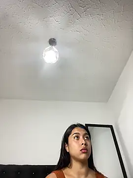 Онлайн чат XXX SweetLatiin_