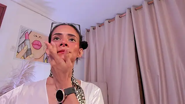 Chat +18 de SkiinnyAna ao vivo