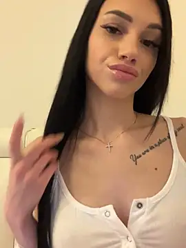 Онлайн чат XXX ilariea_girl