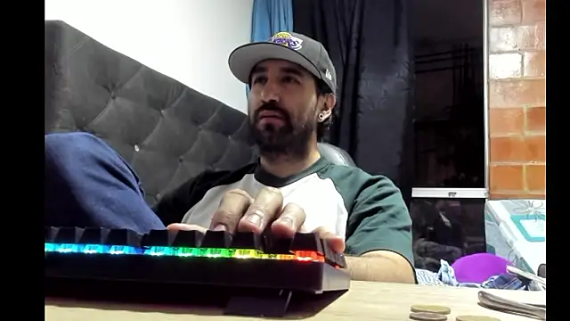 coolfriki's Live XXX Chat