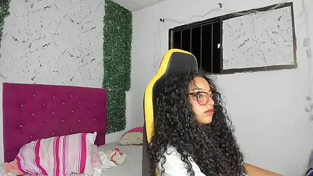 emily_stars1 Adlı Modelin Canlı XXX Sohbeti