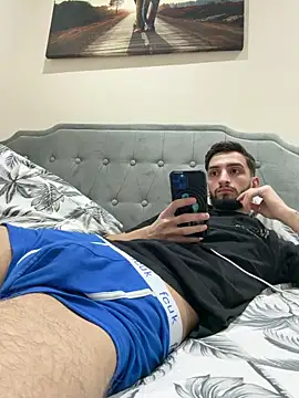 Juliann69Ramiro élő XXX-chatje