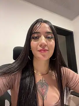 EmmyEvans1 লাইভ XXX চ্যাট