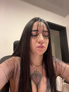 EmmyEvans1's Live XXX Chat