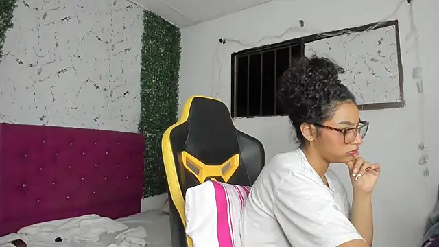 emily_stars1 élő XXX-chatje