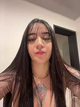 EmmyEvans1 Adlı Modelin Canlı XXX Sohbeti