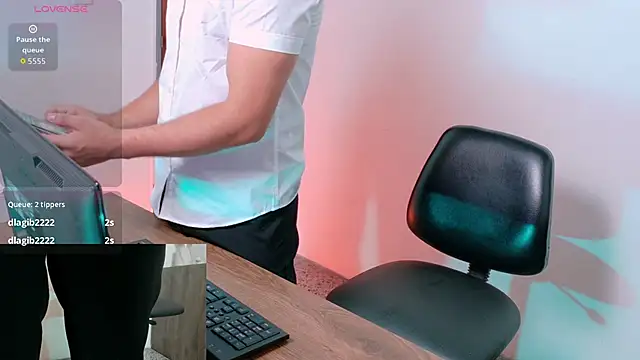 Chatroom XXX en direct de KaelSwitch