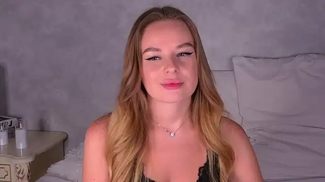 BeatriceEsmont's Live XXX Chat