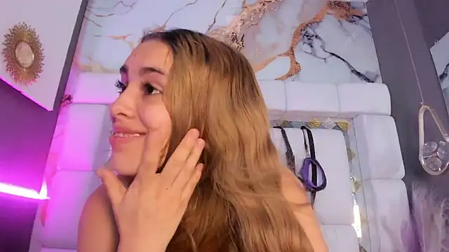 Natasha-Adams' Live XXX Chat