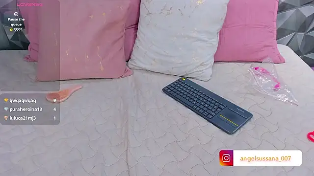 Онлайн чат XXX HanaWild