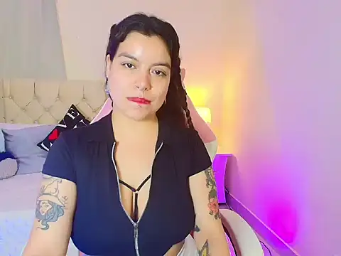 Chatroom XXX en direct de LillithRoses_