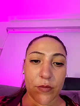 VickyHoult 现场XXX聊天