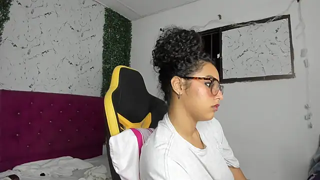 Czat XXX na żywo – emily_stars1