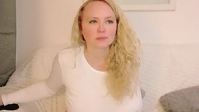 Sarah4you élő XXX-chatje