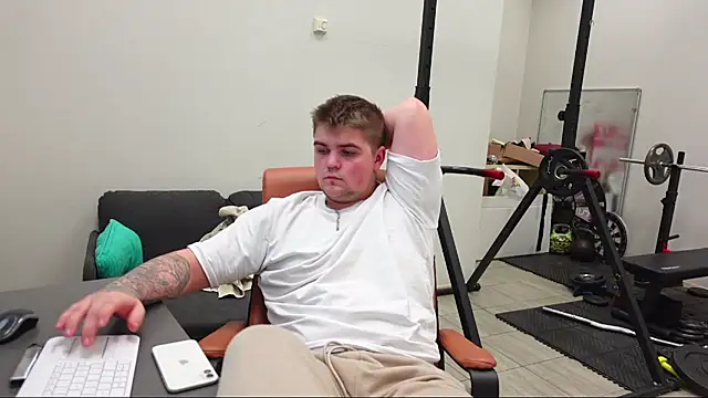 Jackson_Teele: διαδικτυακό σόου στην κάμερα