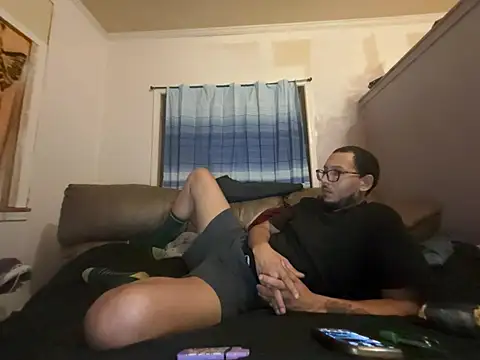 ThrowedWorldWide élő XXX-chatje