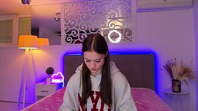 LuisaCloverのライブXXXチャット