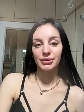 Alexiaaa121 webcam show