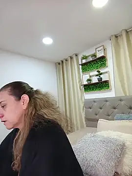 sasi_luna's Live XXX Chat