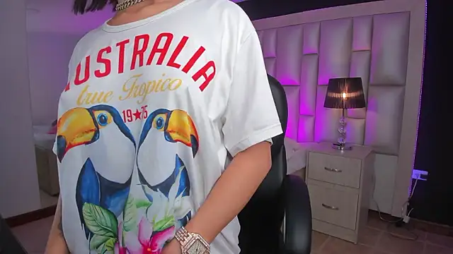 LuisaJonnes_'s Live XXX Chat