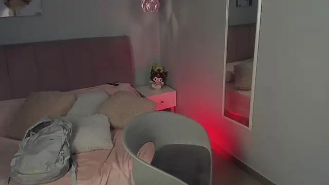 ela_petit Chat XXX in diretta