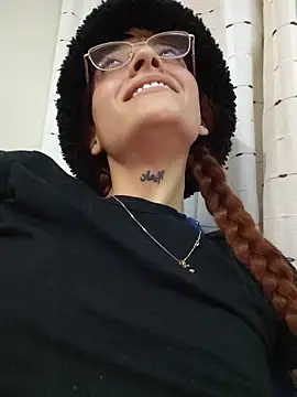 Dani-peggin élő XXX-chatje