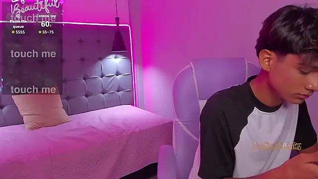 XXX chat uživo modela OliverTwinky