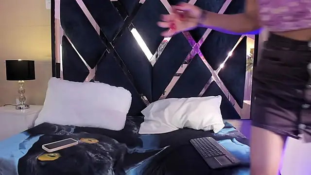 Chatroom XXX en direct de valentina_lenoxx