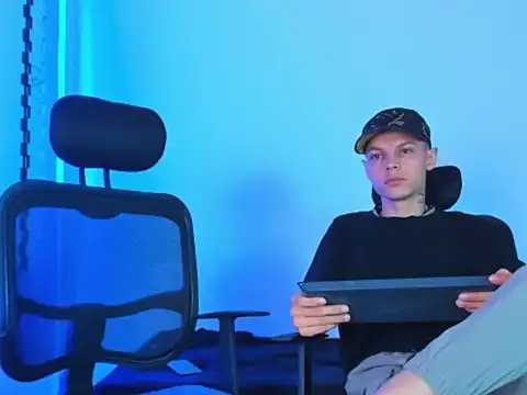 Thomas-Wil Live XXX-Chat