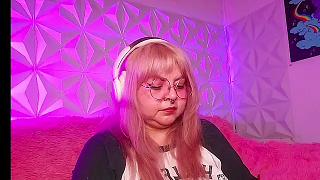 Chat +18 de Satyn_doll ao vivo