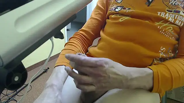 k74robert's Live XXX Chat