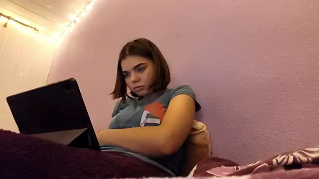 Chatroom XXX en direct de Mona_Slearys