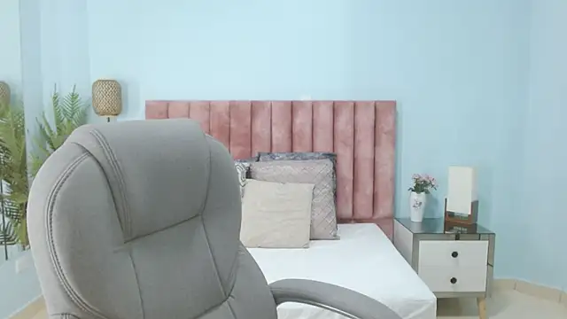 sophia_hadid: απευθείας συνομιλία ΧΧΧ