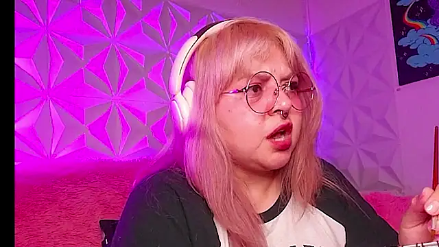 XXX chat uživo modela Satyn_doll