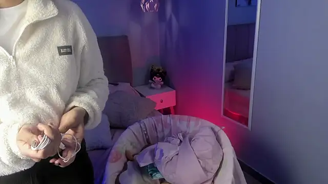 ela_petit Chat XXX in diretta