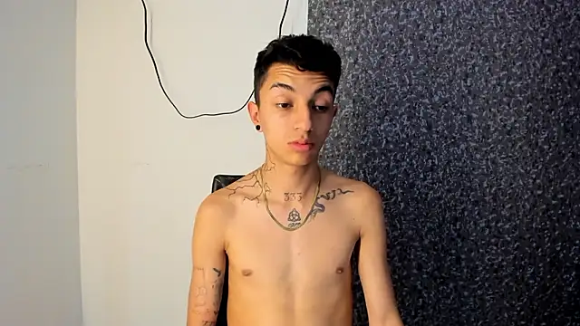 Chat XXX en directo de NickandAbby_