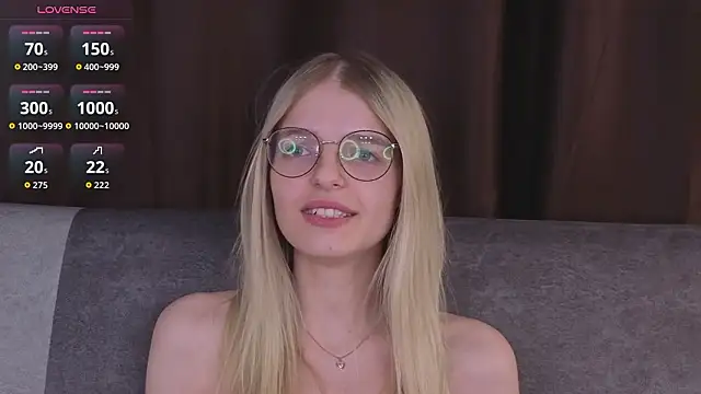 MonicaShiny Chat XXX live