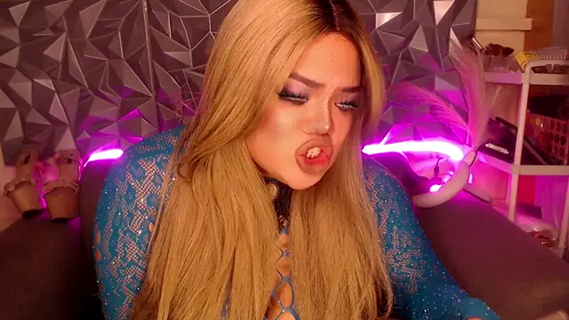 AlwaysHornyMia Adlı Modelin Web Kamerası Şovu