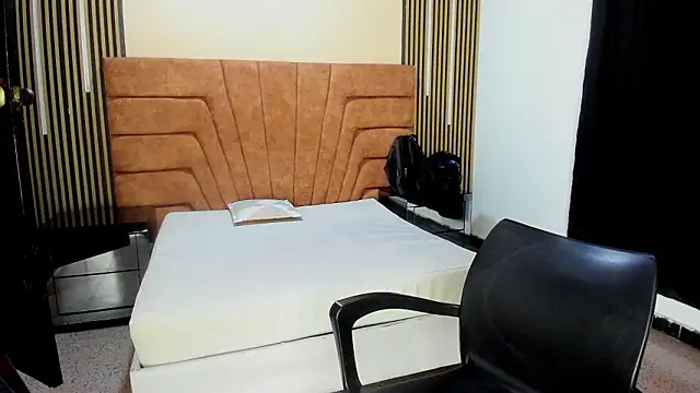 MATHY_ROBERT Live XXX-Chat