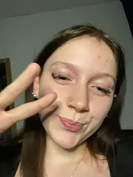 YoungLisaa18's Live XXX Chat