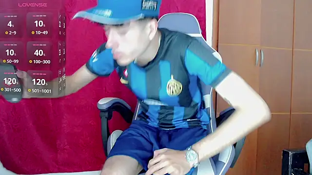 Johnny_cagee_ Show in webcam