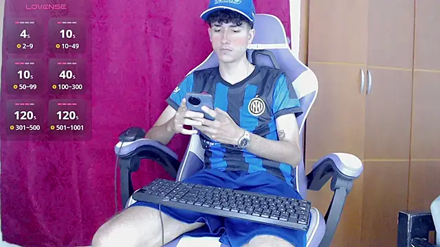 Johnny_cagee_ élő XXX-chatje